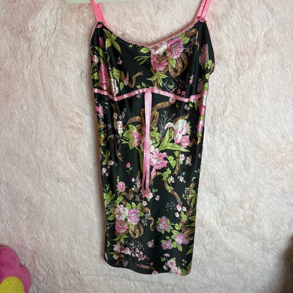 Y2K Victoria’s Secret pink and black floral slip - Picture 9 of 9